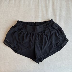 BLACK HOTTY HOT LULULEMON SHORTS LOW RISE 2.5 INCH